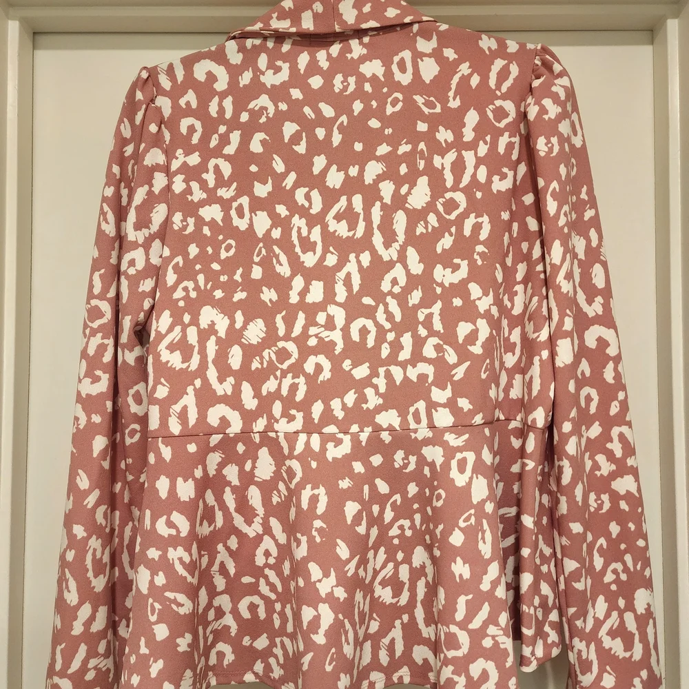 Andree Blush Leopard Print Blazer - Picture 2 of 3